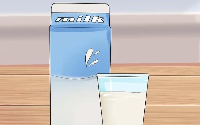 یک لیوان شیر بنوشید