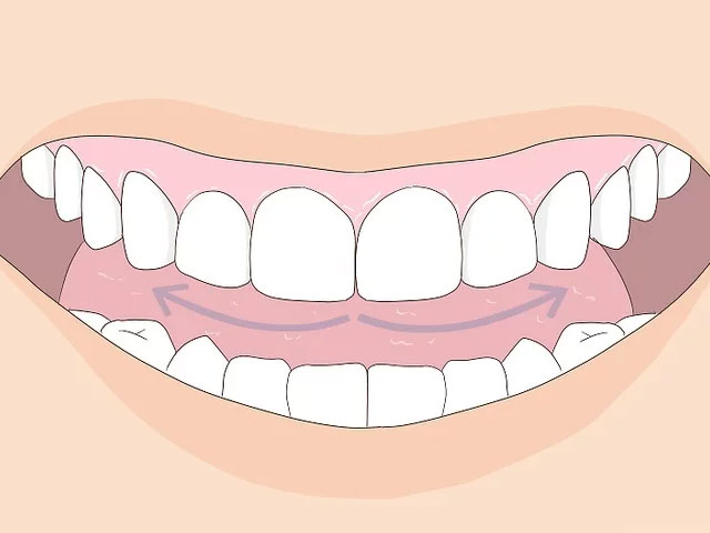 تمیز کردن دندان با نخ دندان