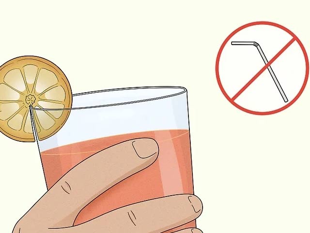 خودداری از استفاده از نی برای نوشیدن مایعات
