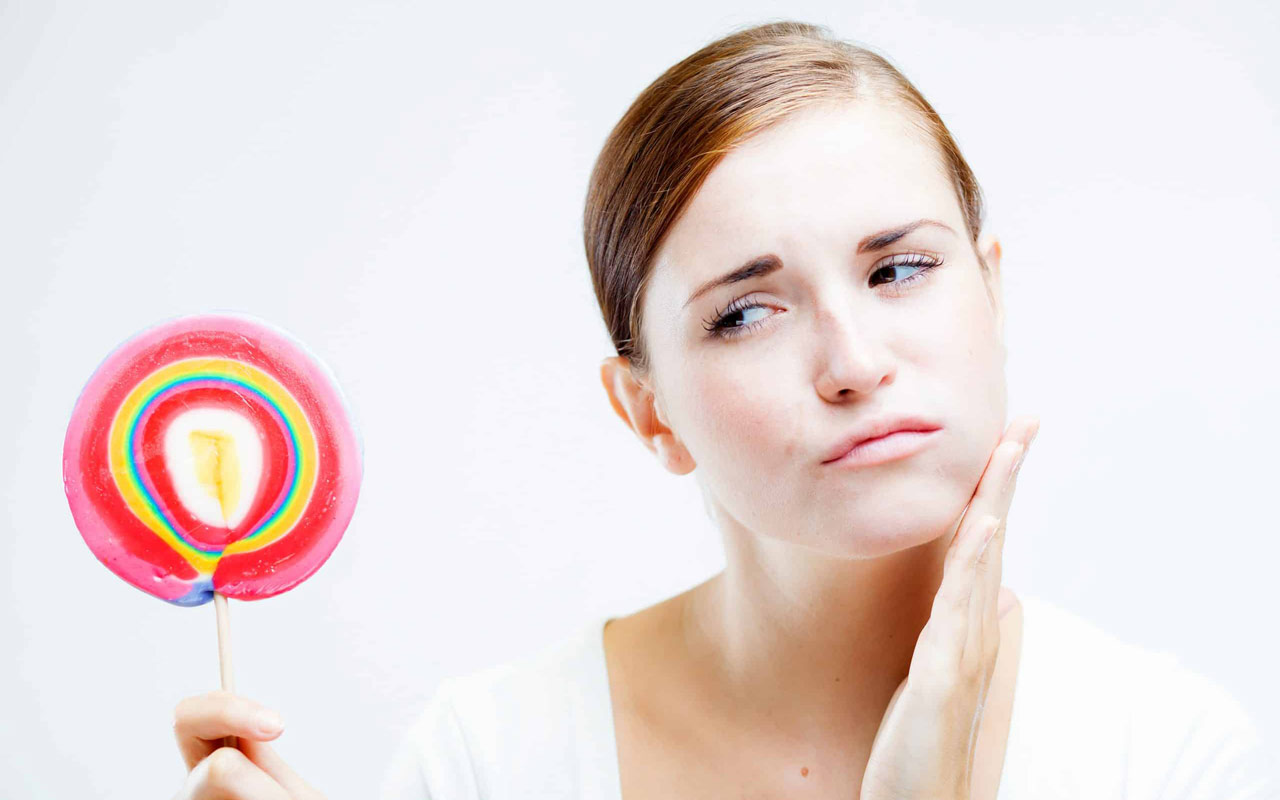 چرا با خوردن خوارکی های شیرین دندان درد میگیرم؟